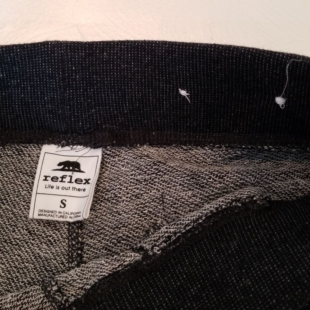 REFLEX CUT-OUT LEGGINGS - Picture 5 of 6
